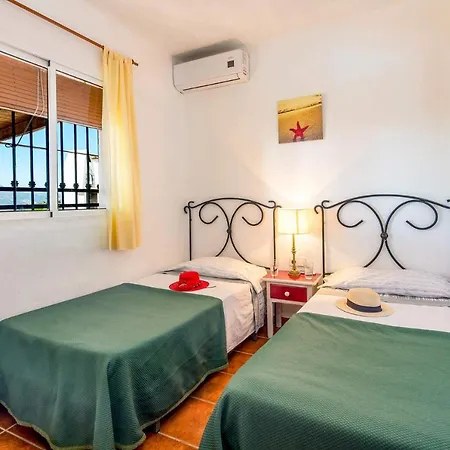 Villa Encinas By