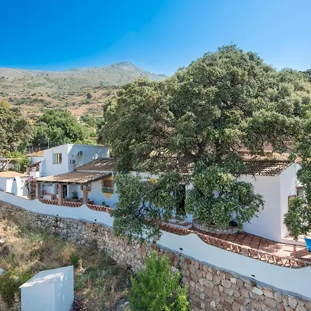 Villa Encinas By *